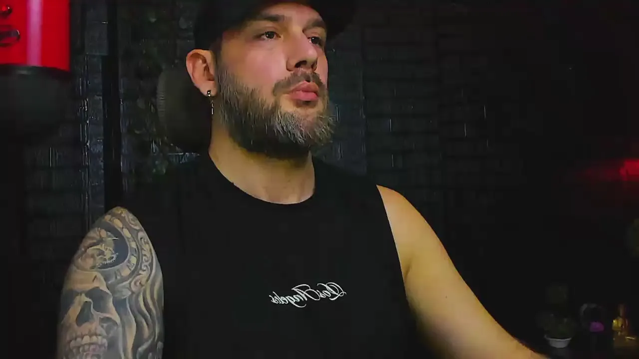 Offline LexHardy on Cam4