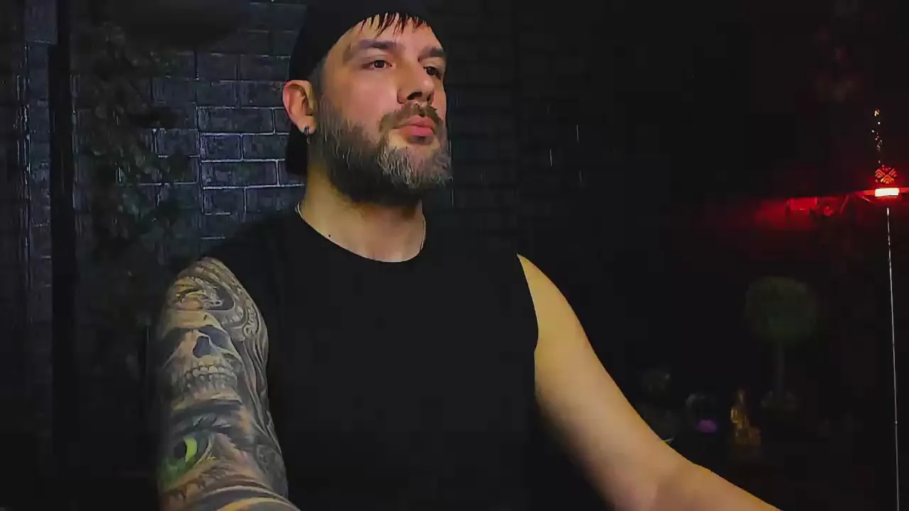 Offline LexHardy on Cam4