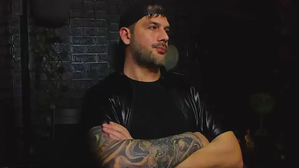 Offline LexHardy on Cam4