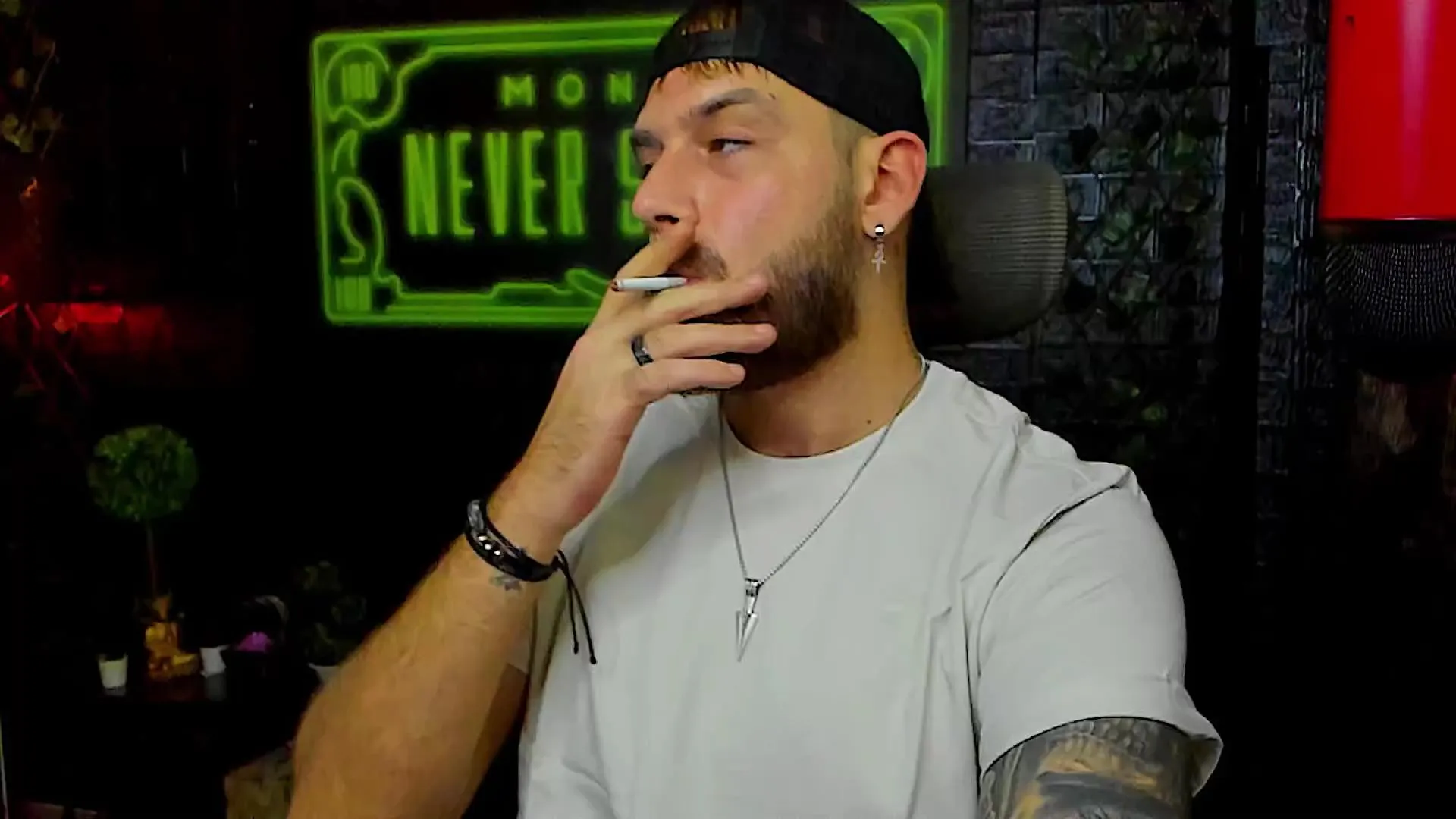 Offline LexHardy on Cam4