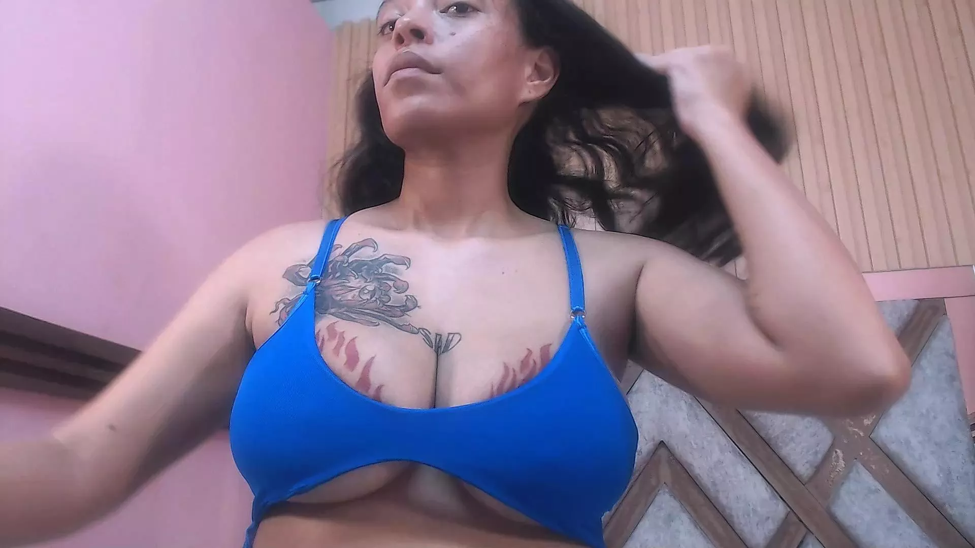 Offline Lexy_fyre on Cam4