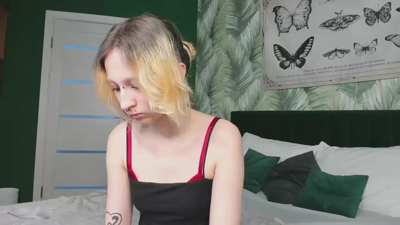 Offline LexyWoorhez on Cam4