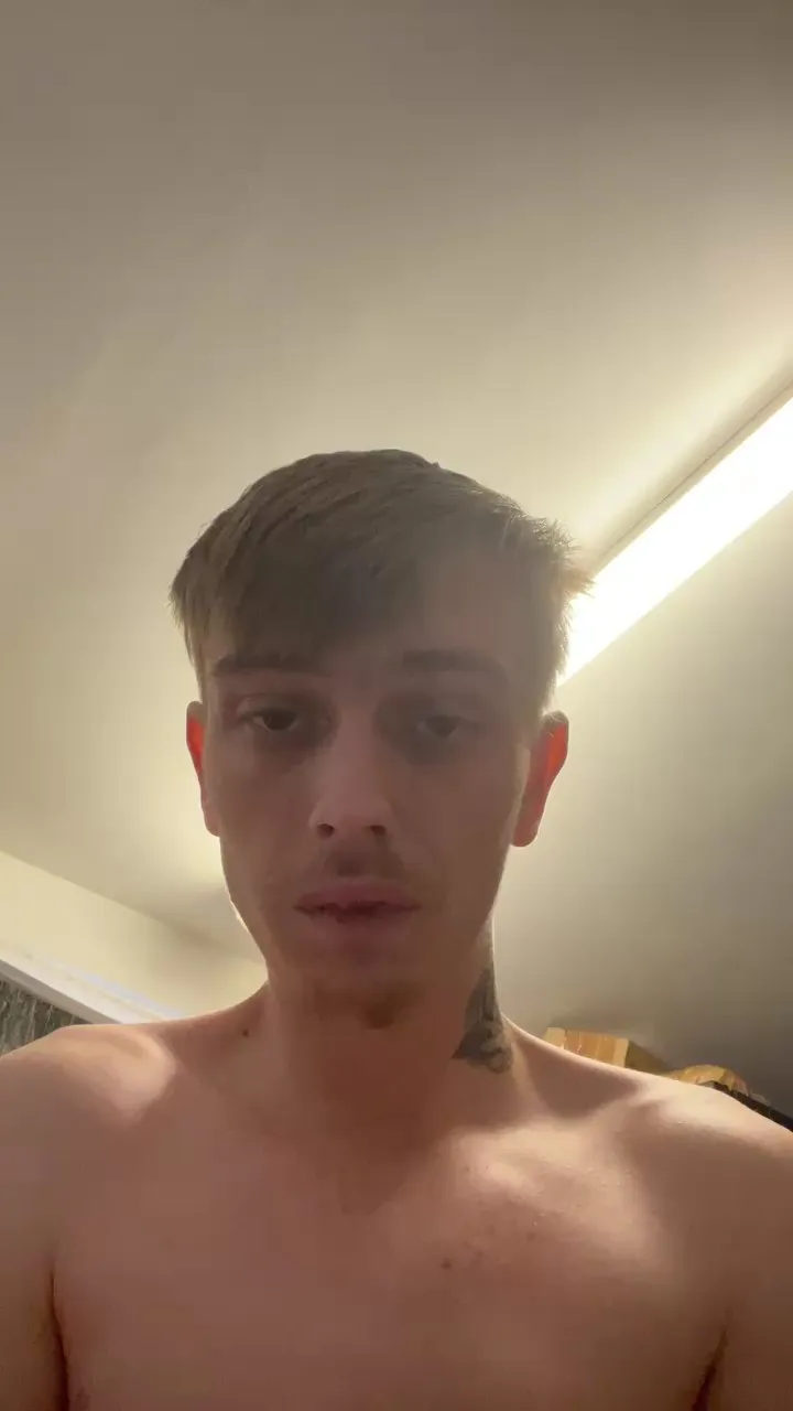 Offline liamjames9879 on Cam4