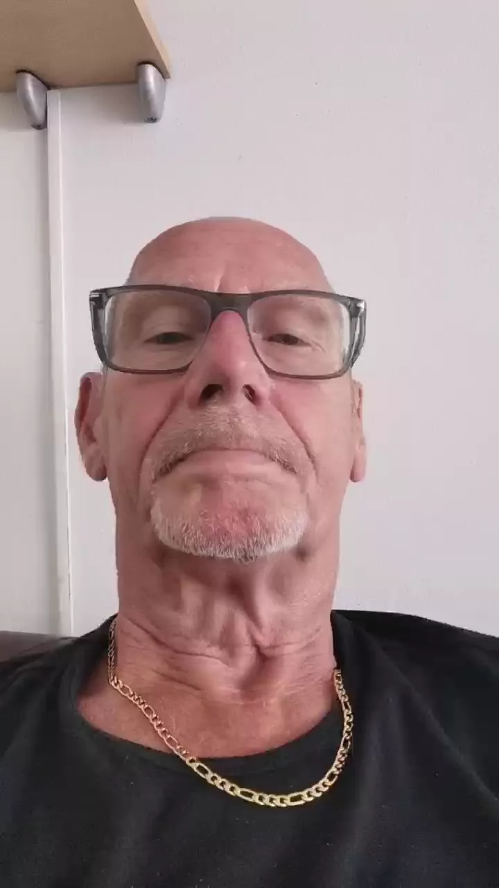 Offline libido27 on Cam4