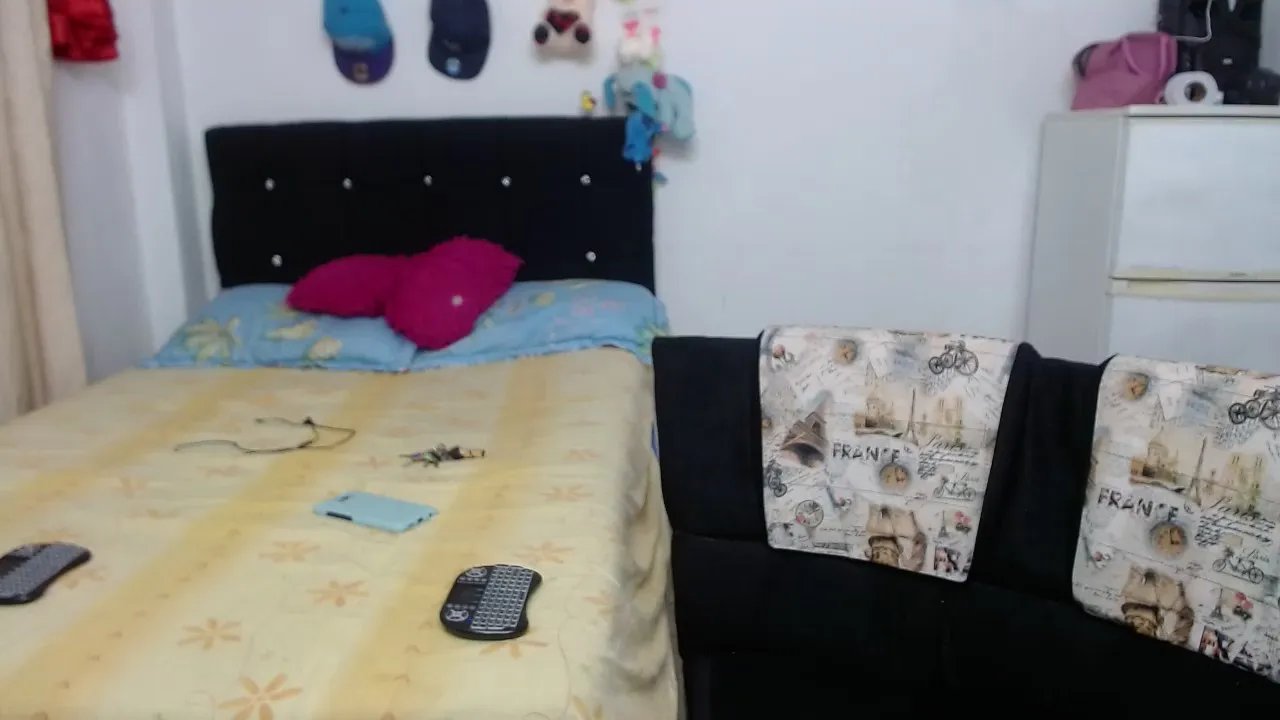 Offline lili_latina on Cam4