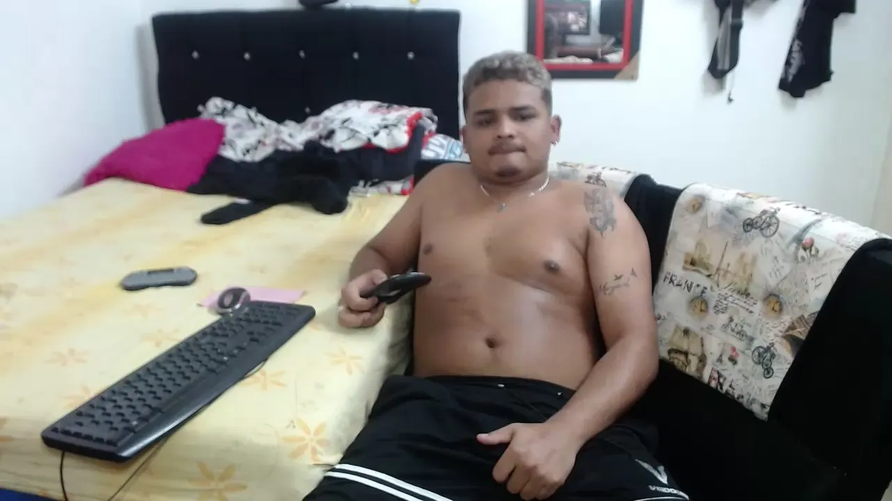 Offline lili_latina on Cam4