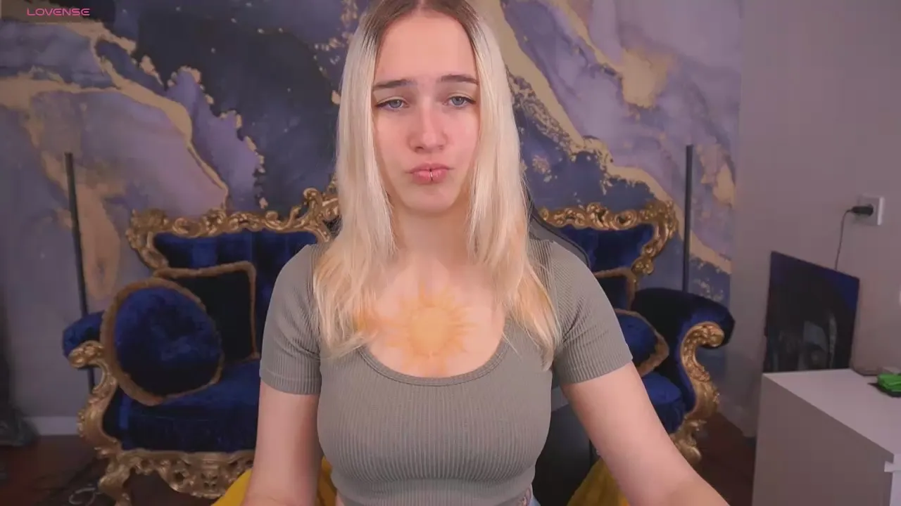 Offline LiliElfie on Cam4