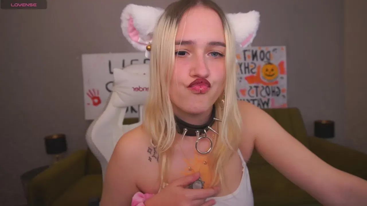 Offline LiliElfie on Cam4