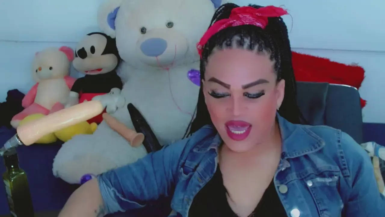 Offline LilieRousse on Cam4