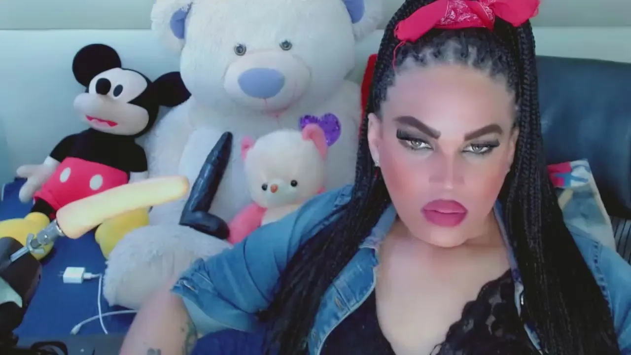 Offline LilieRousse on Cam4