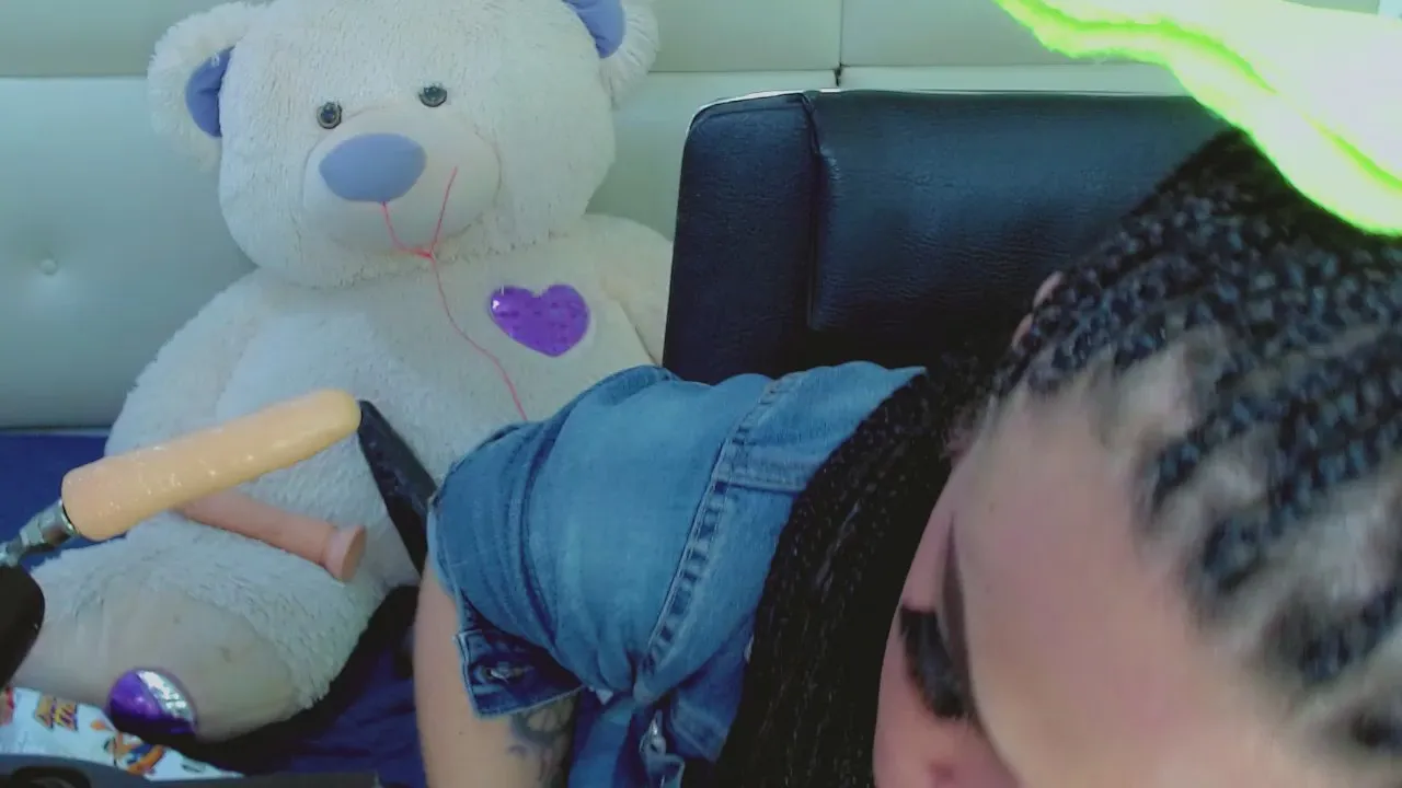 Offline LilieRousse on Cam4