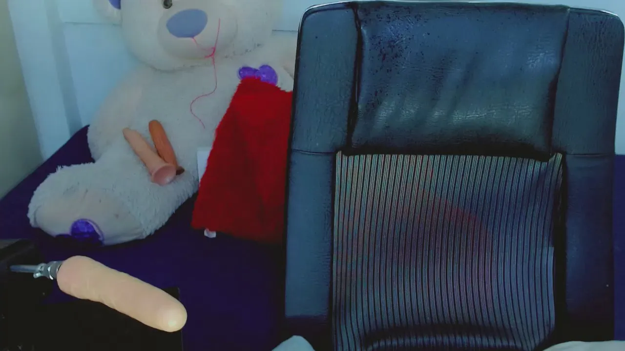 Offline LilieRousse on Cam4