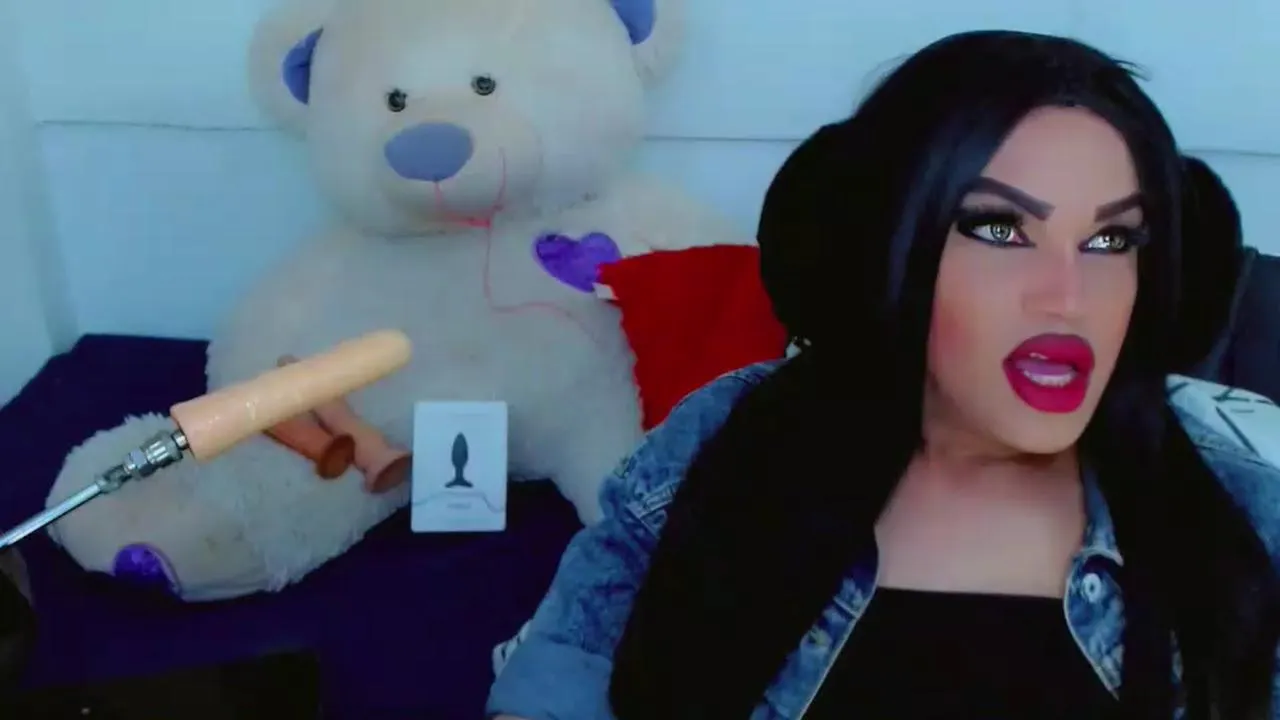 Offline LilieRousse on Cam4