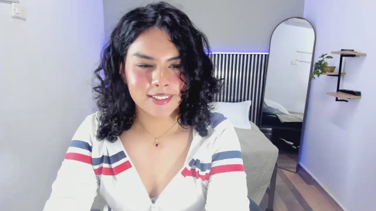 Offline Little_Alii on Cam4