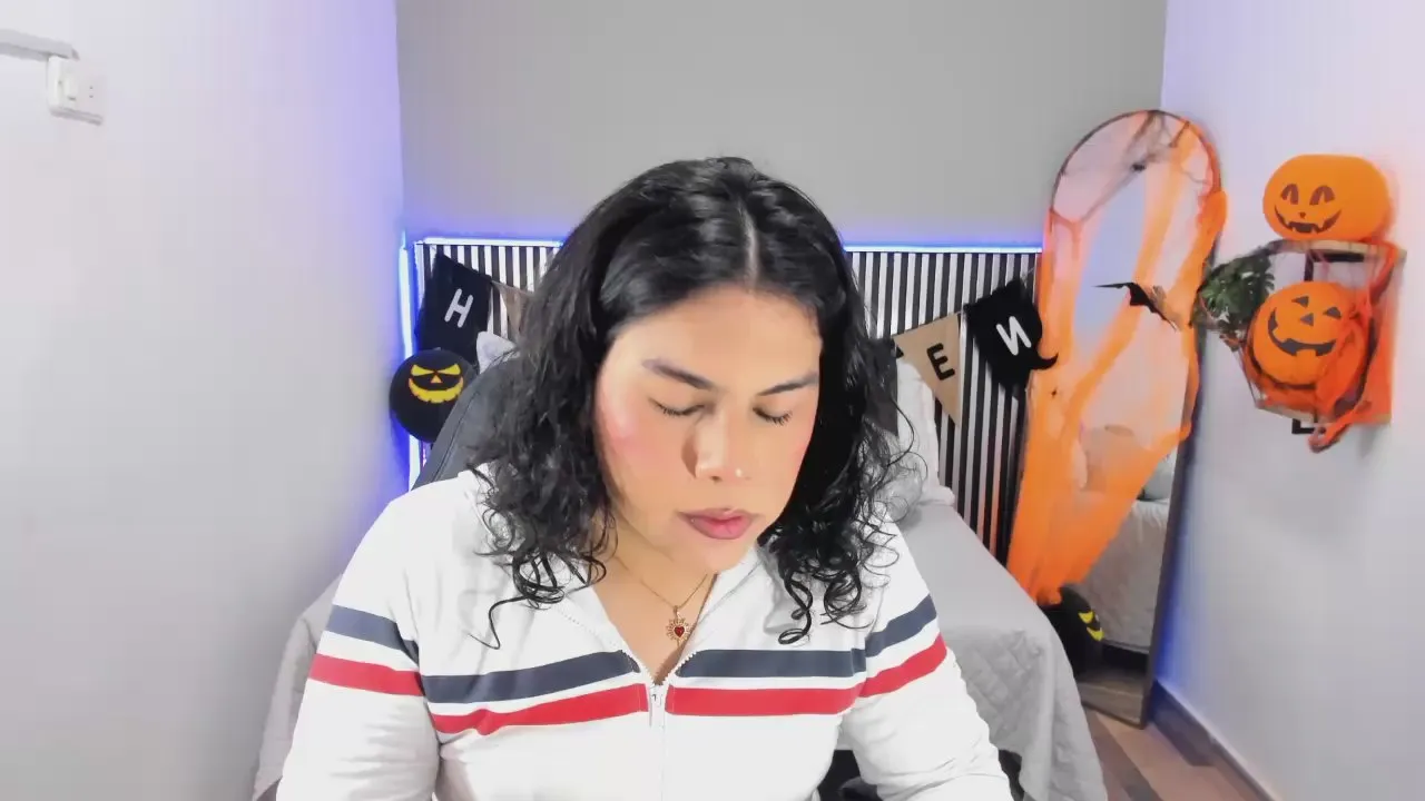 Offline Little_Alii on Cam4