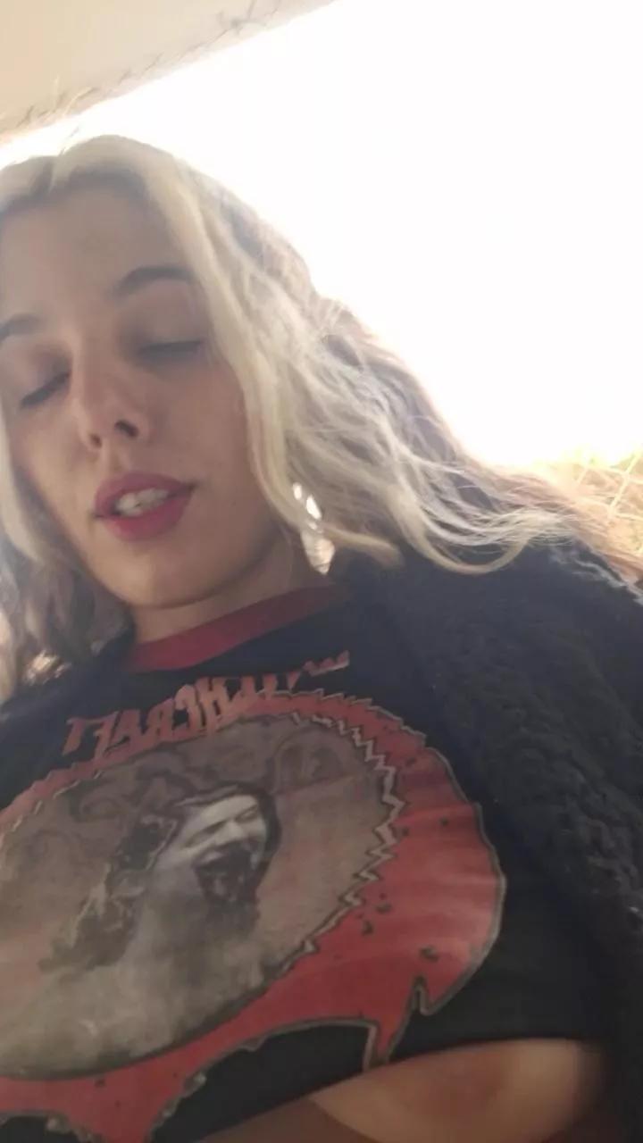 LizzieBlack from Cam4