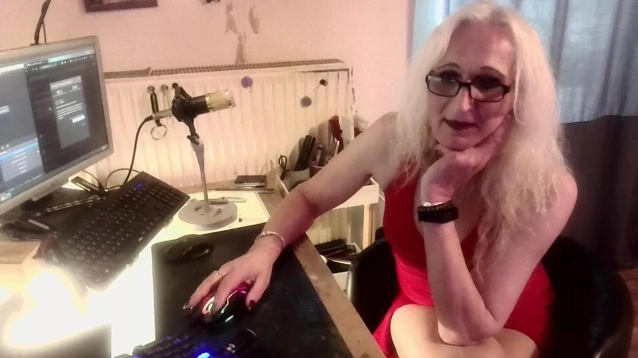 LolaRent66 from Cam4