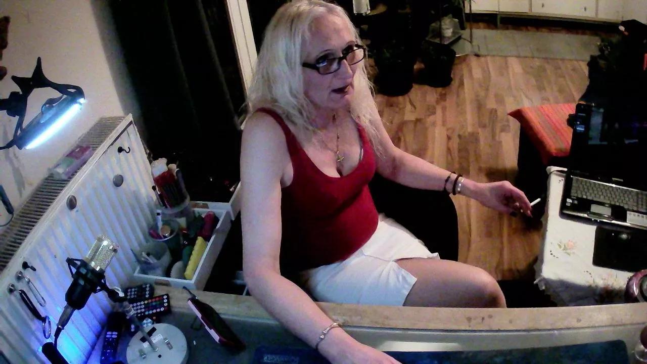 LolaRent66 from Cam4