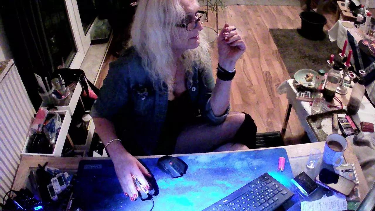 LolaRent66 from Cam4