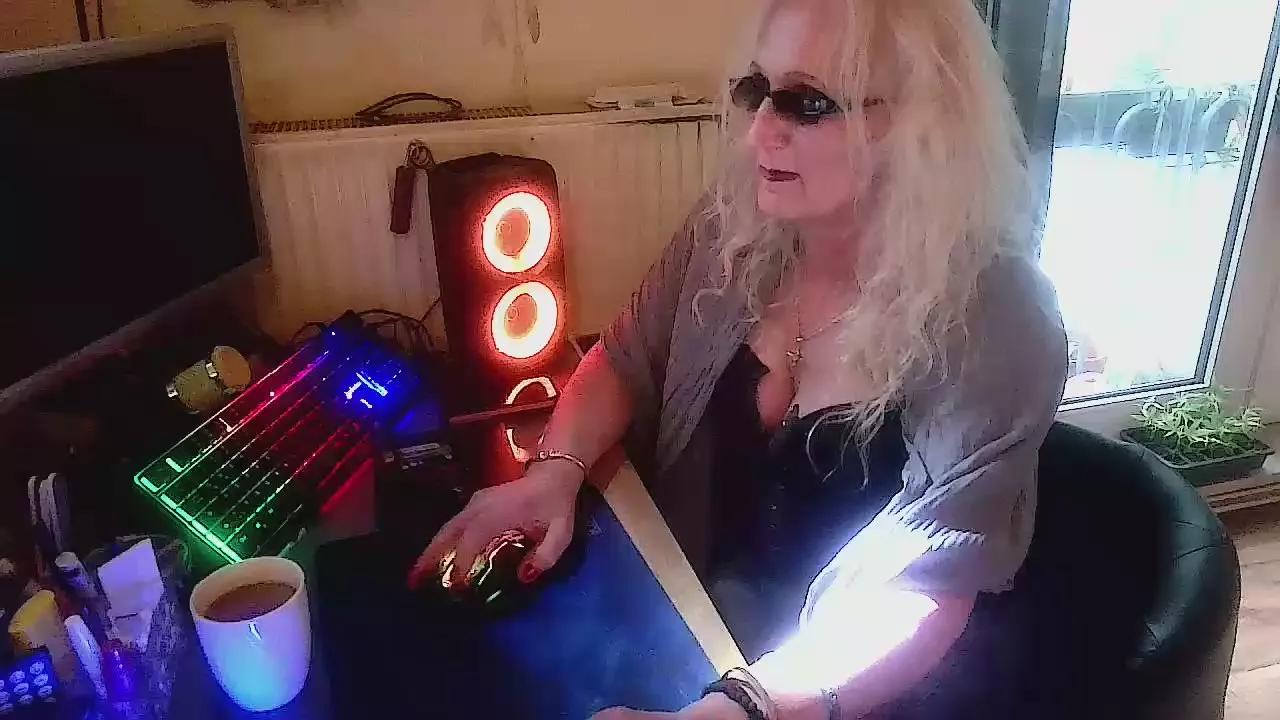 LolaRent66 from Cam4