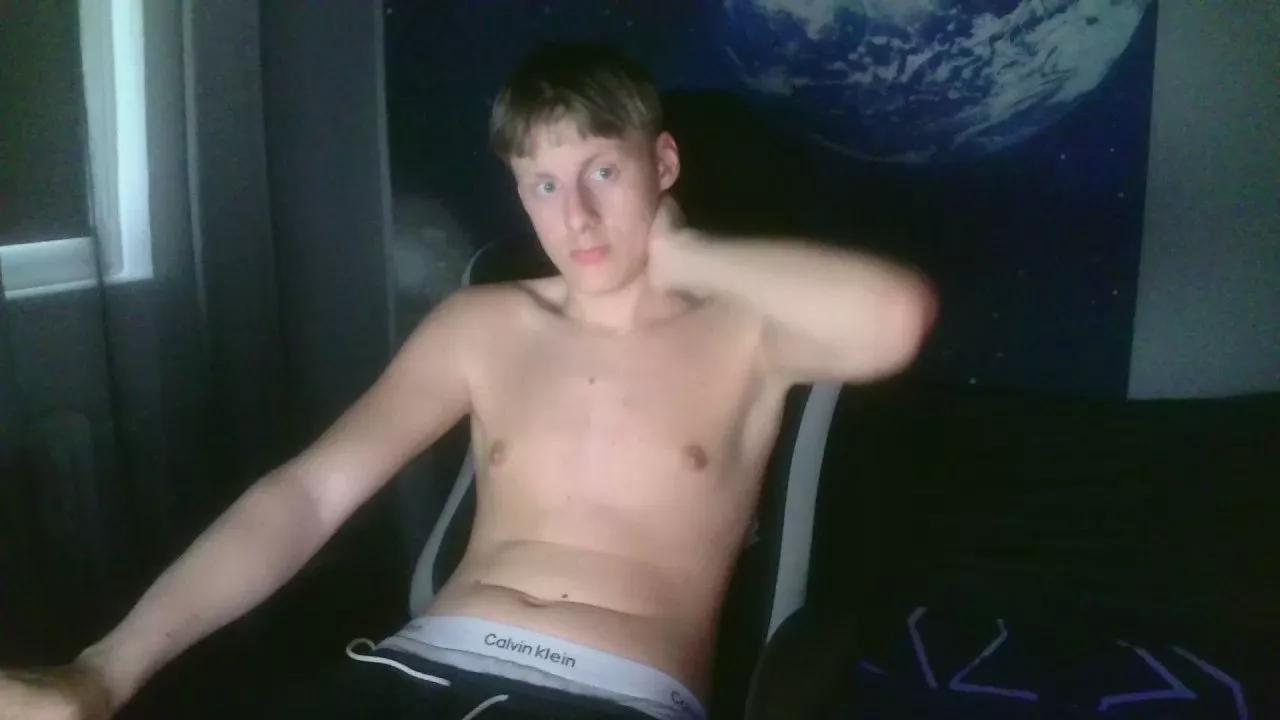 looverboy18y from Cam4