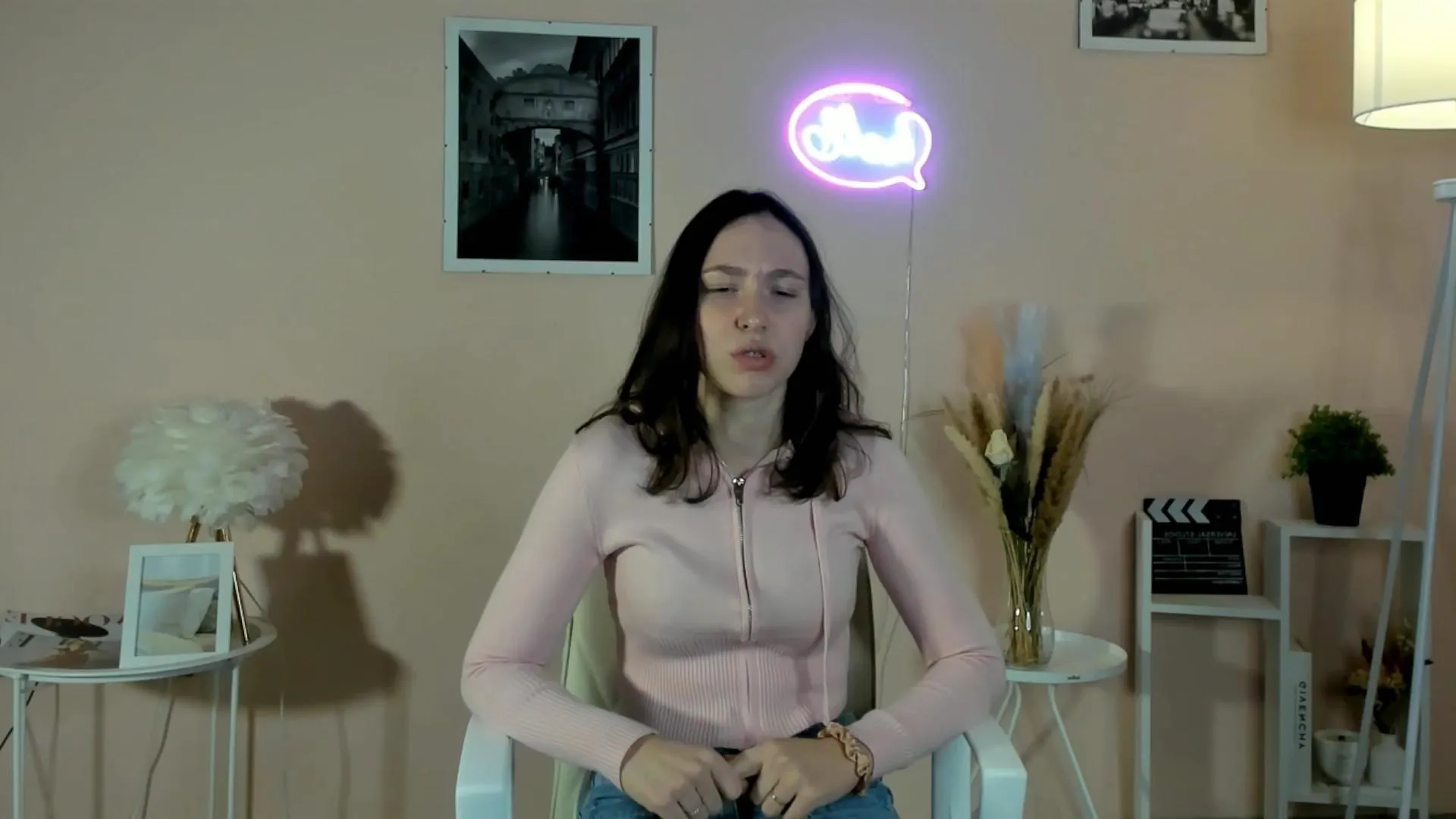 Offline LoretaMantel on Cam4