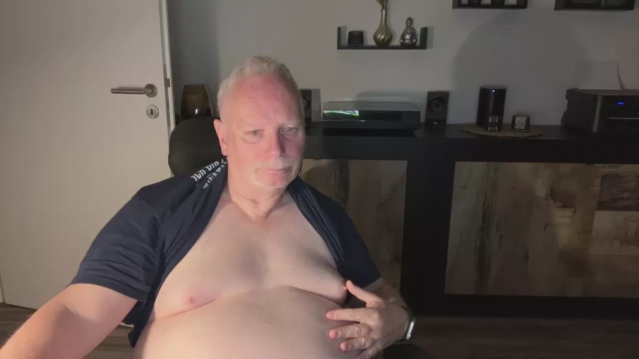 Offline loverboyclg on Cam4