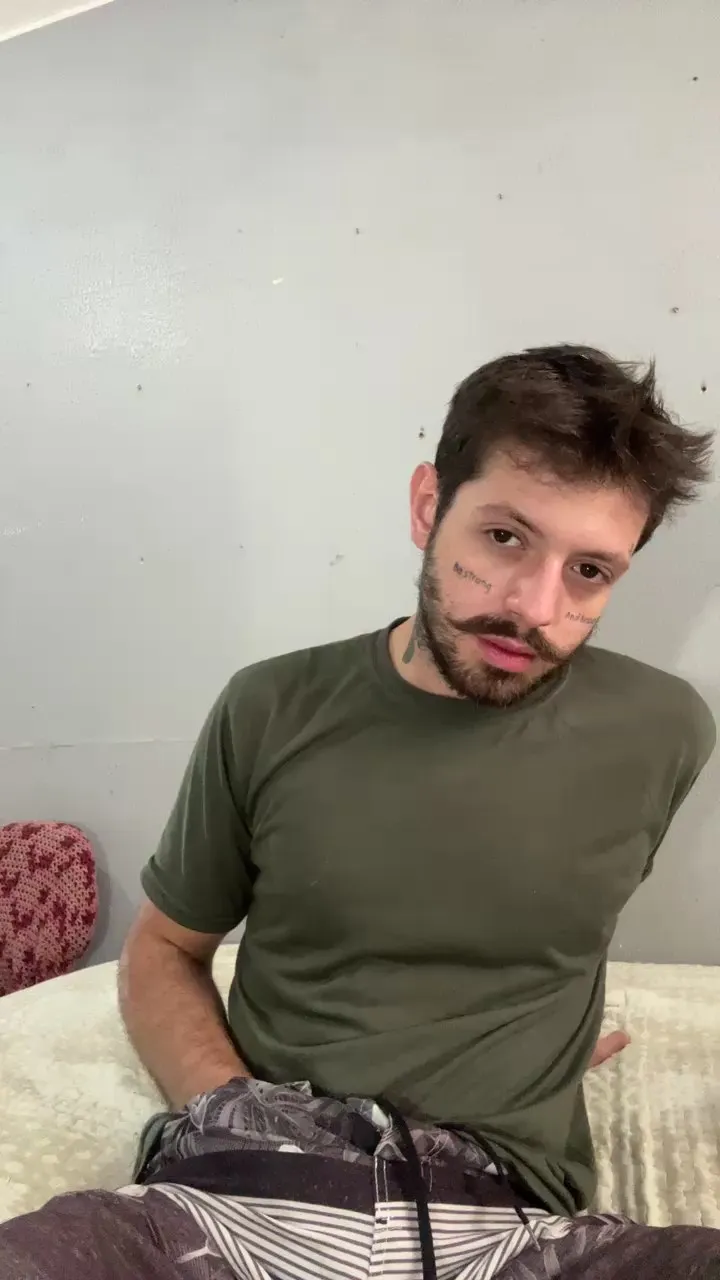 Offline luccasKonigxxx on Cam4