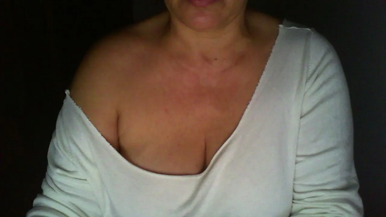 Offline lucifora on Cam4