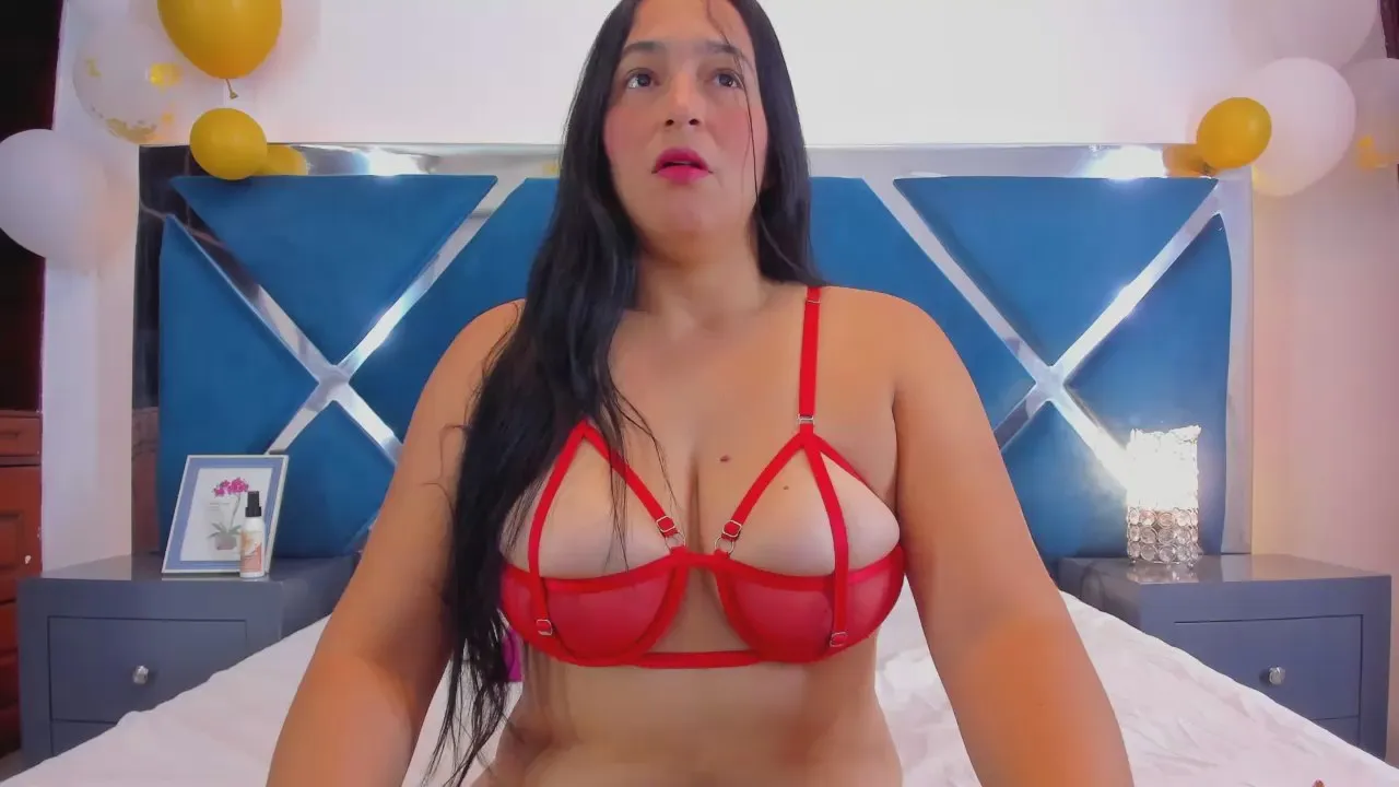 Freechat LucineArias on Cam4