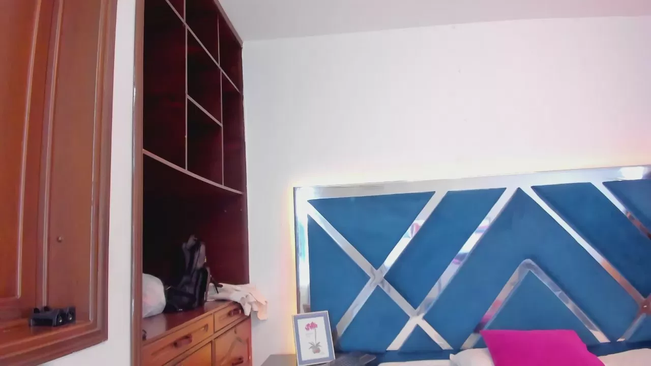 Freechat LucineArias on Cam4