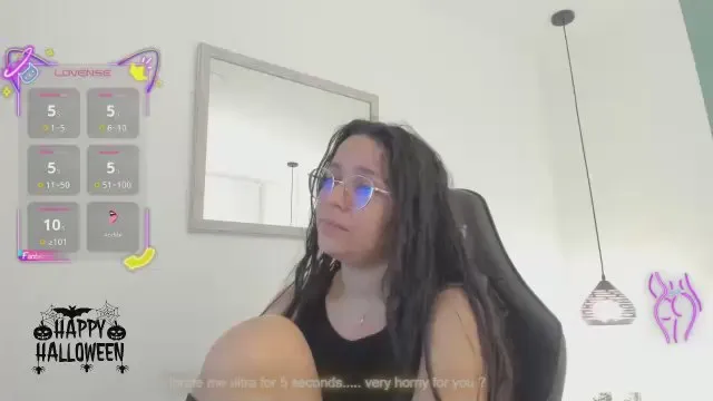 Offline lucy_blue28_ on Cam4