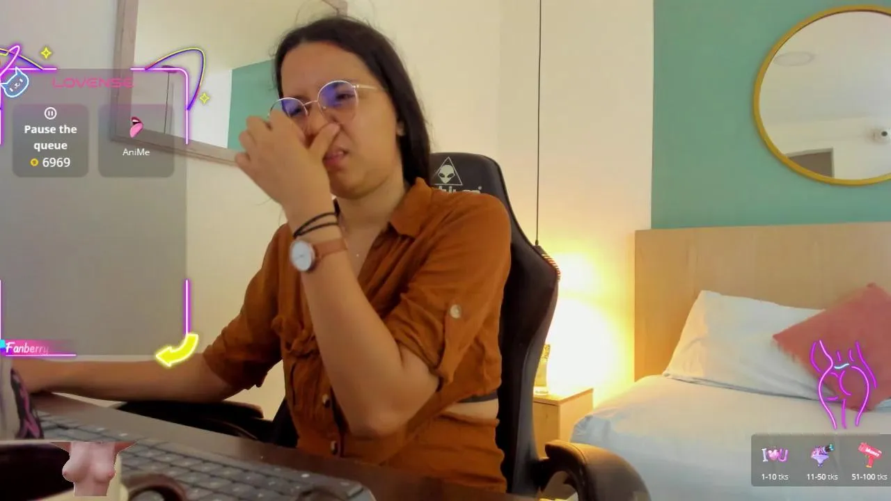 Offline lucy_blue28_ on Cam4