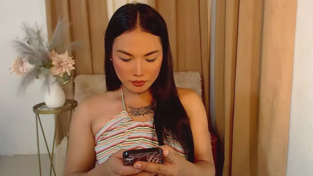 Offline lucy_pearl on Cam4