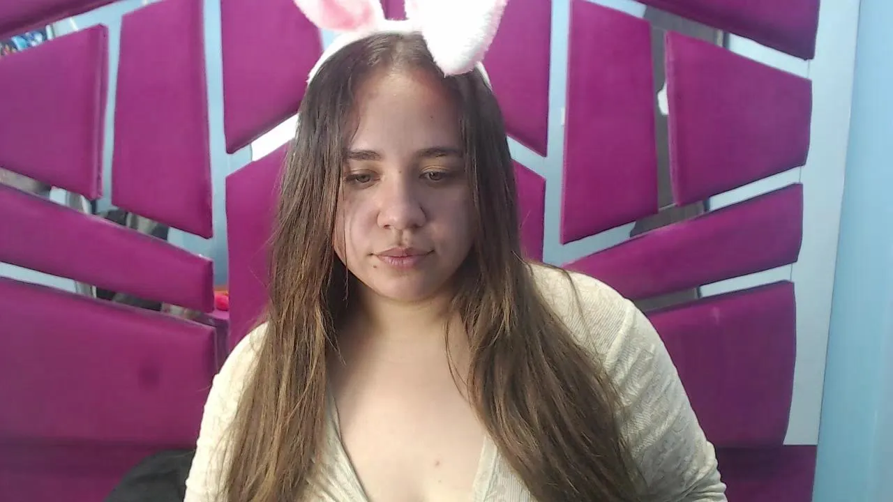 Offline LucyOwen_18 on Cam4