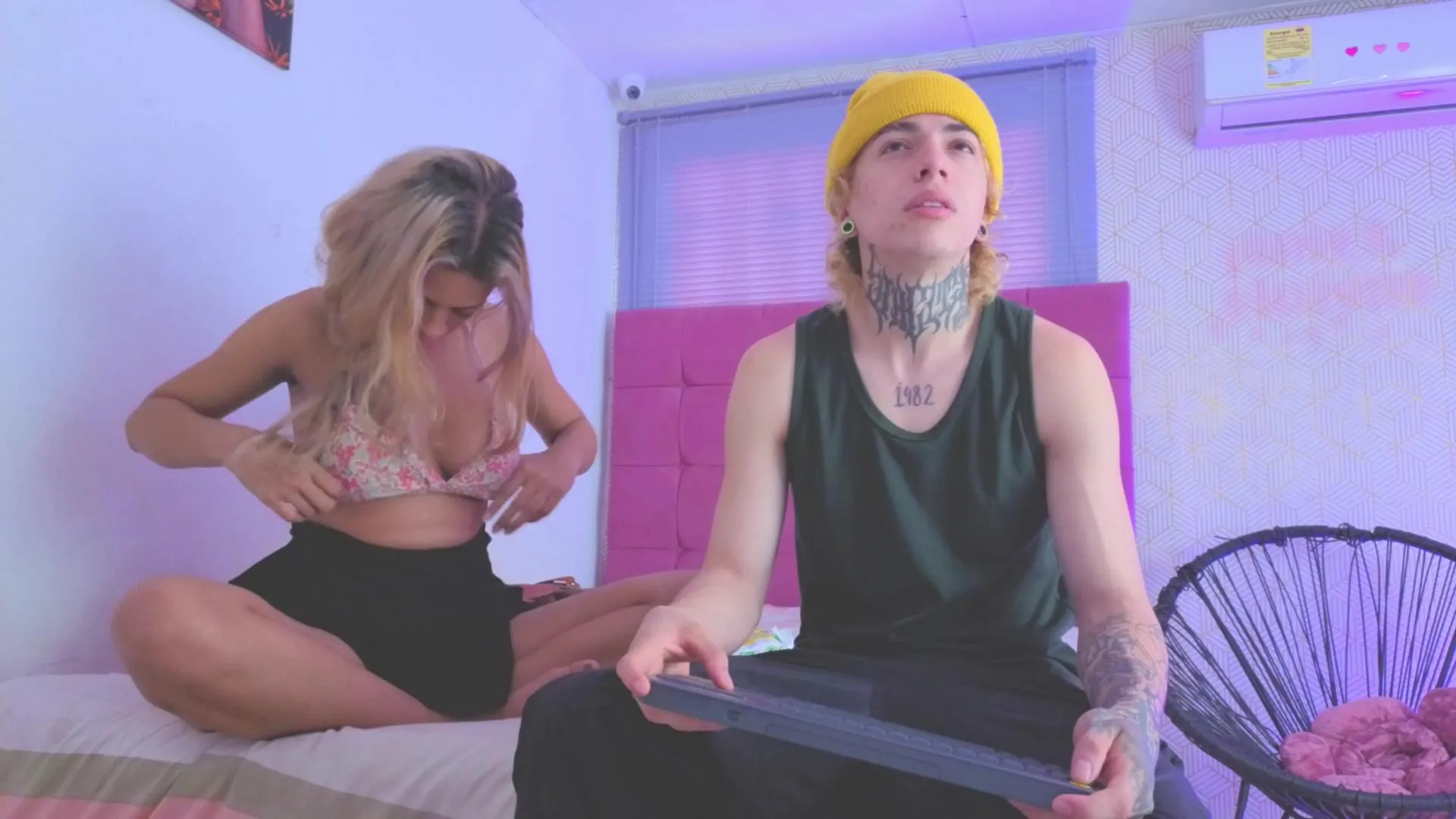 Offline luisa_and_wan on Cam4