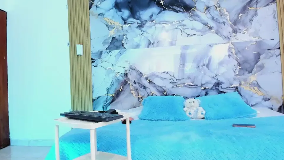 Offline luna_hoott on Cam4