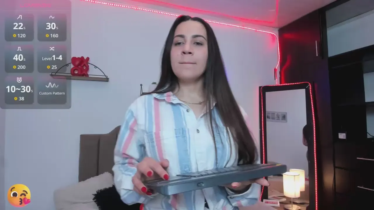 Offline Luna_valmontt on Cam4