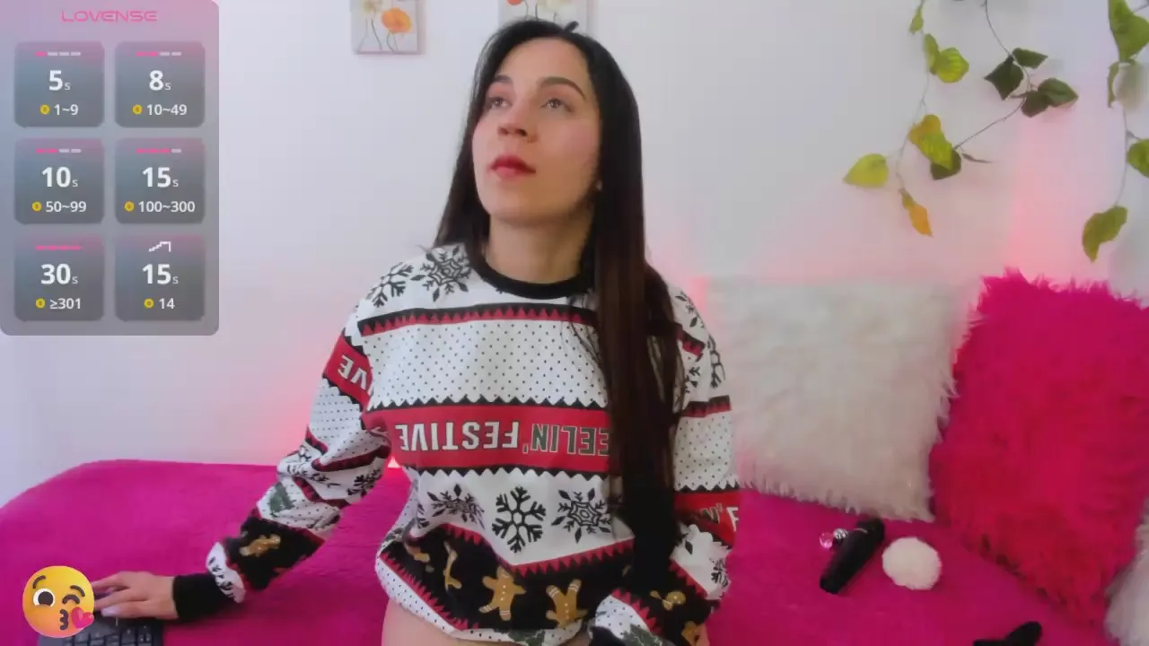 Offline Luna_valmontt on Cam4