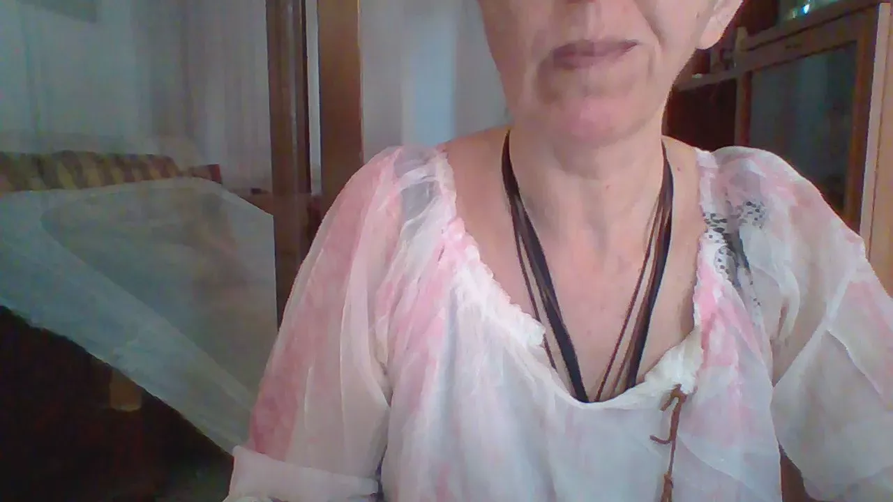 Freechat Lunamaya7 on Cam4