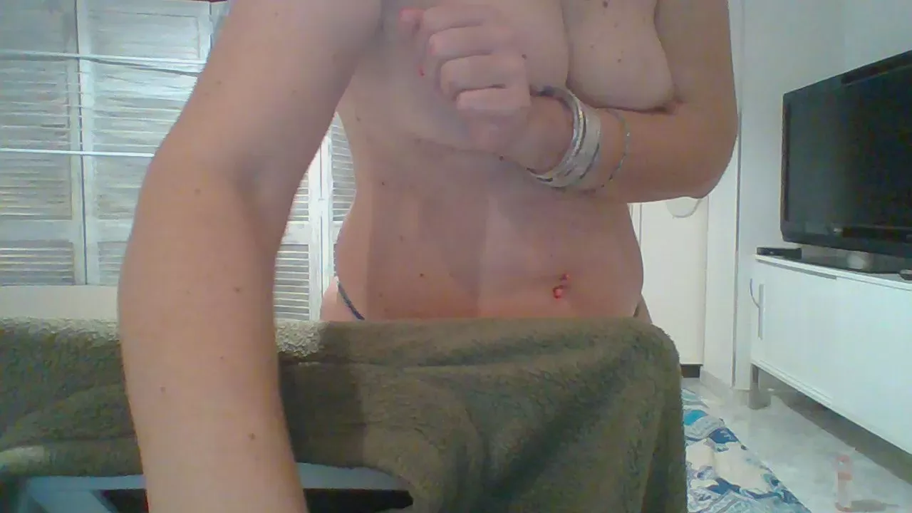 Freechat Lunamaya7 on Cam4