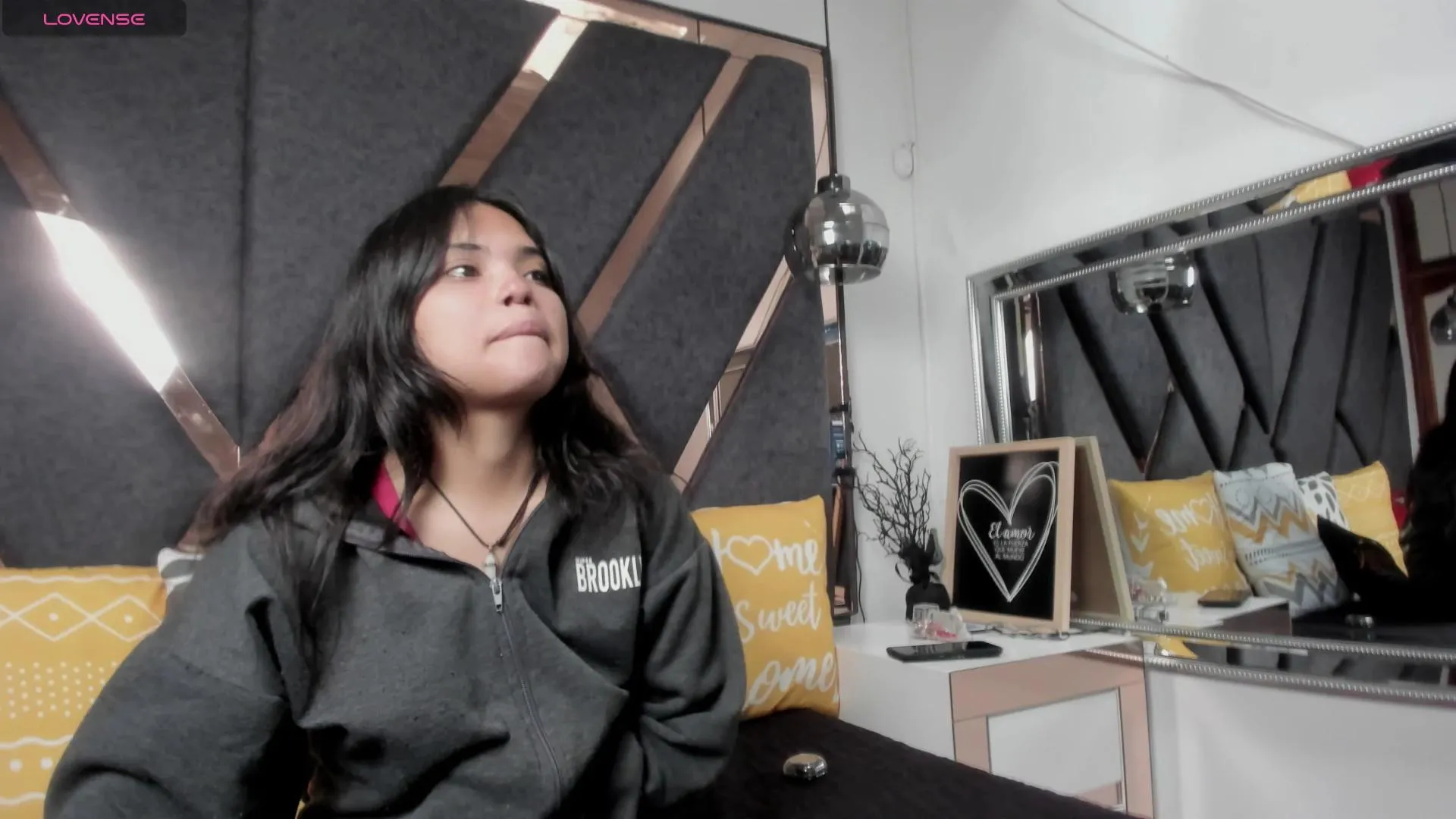 Offline Lunateen_ on Cam4