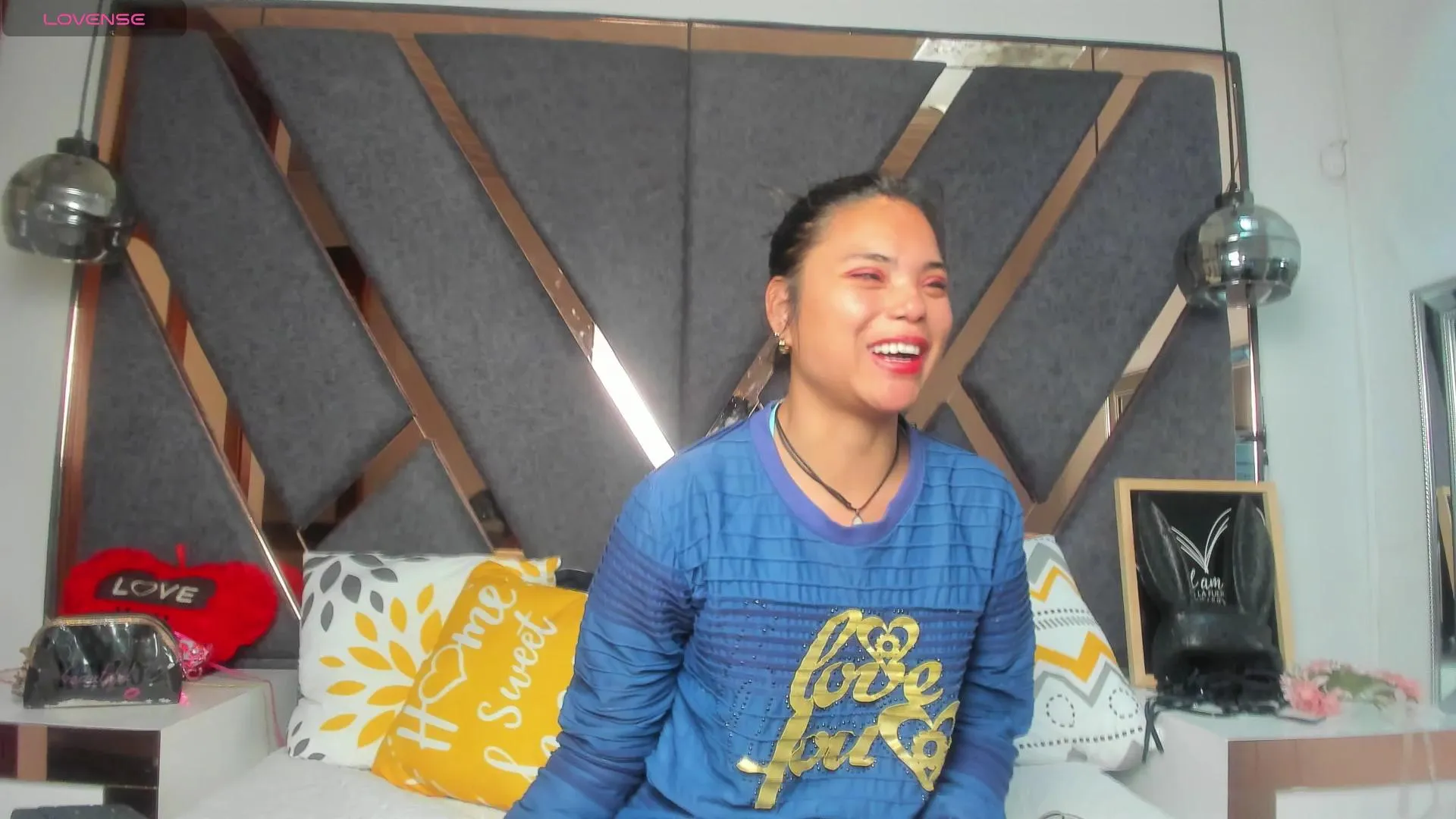 Offline Lunateen_ on Cam4