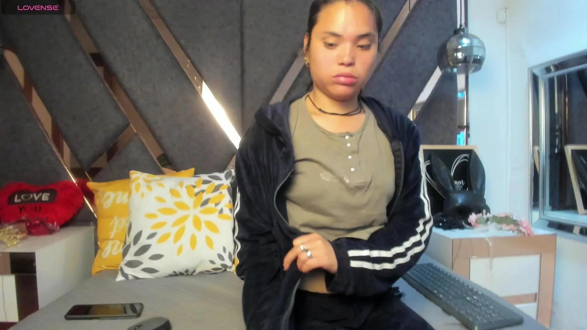 Offline Lunateen_ on Cam4