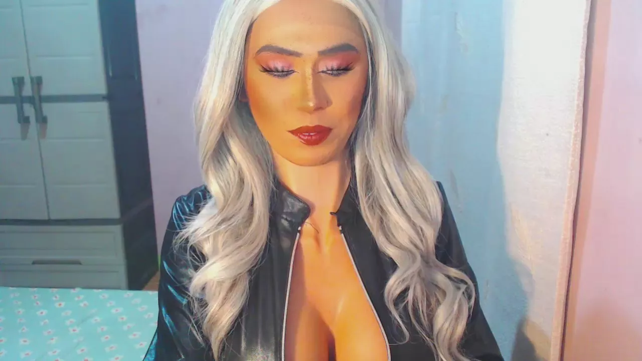 Offline lustyscarlette on Cam4