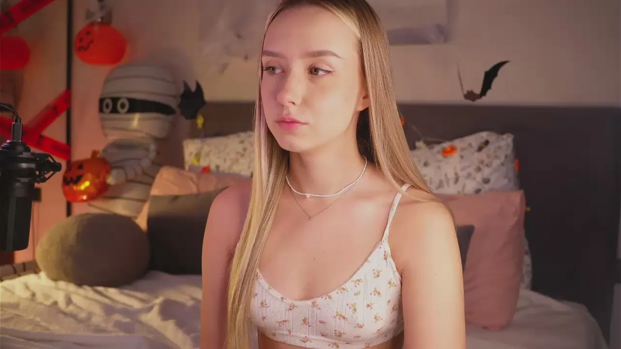 Offline LynEmberton on Cam4