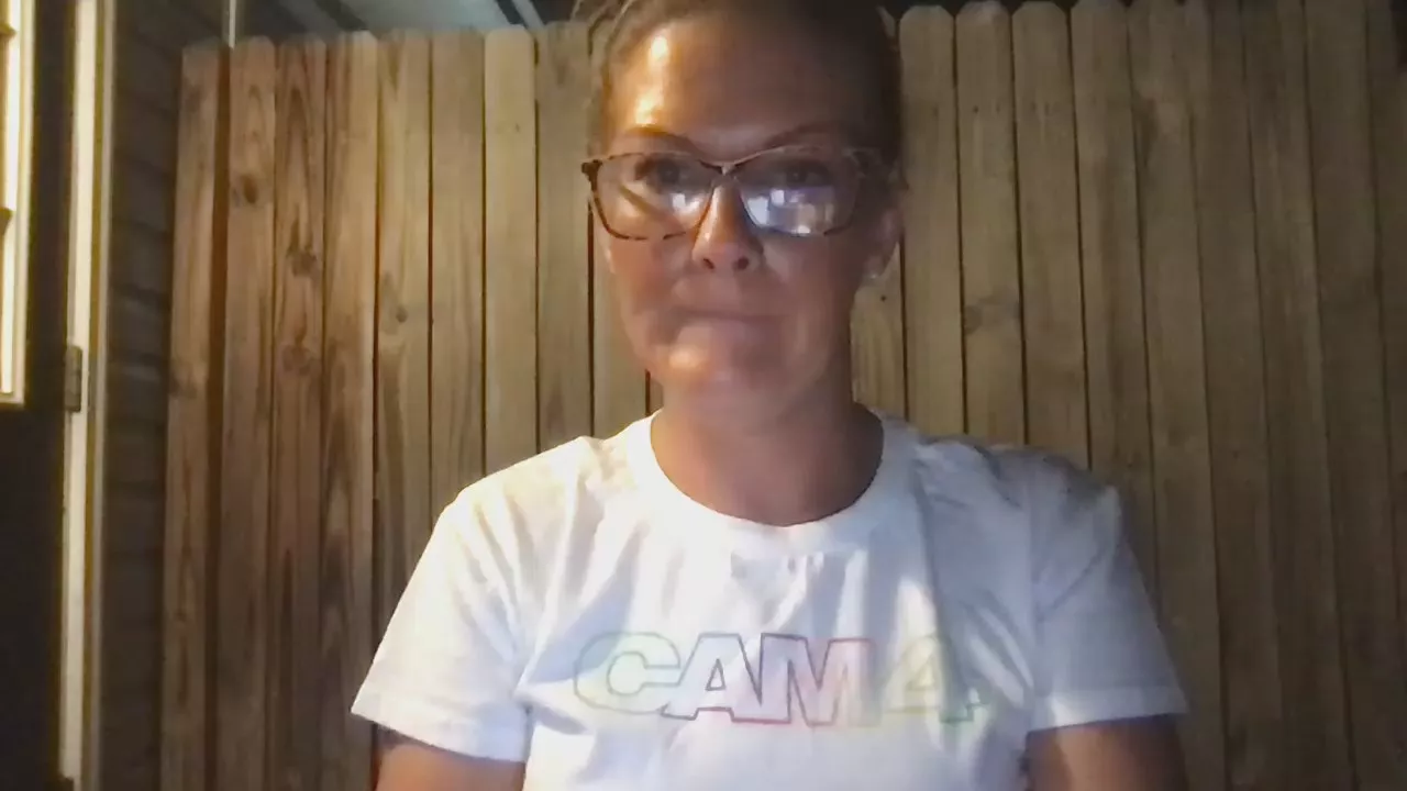 Offline Lynniexo on Cam4