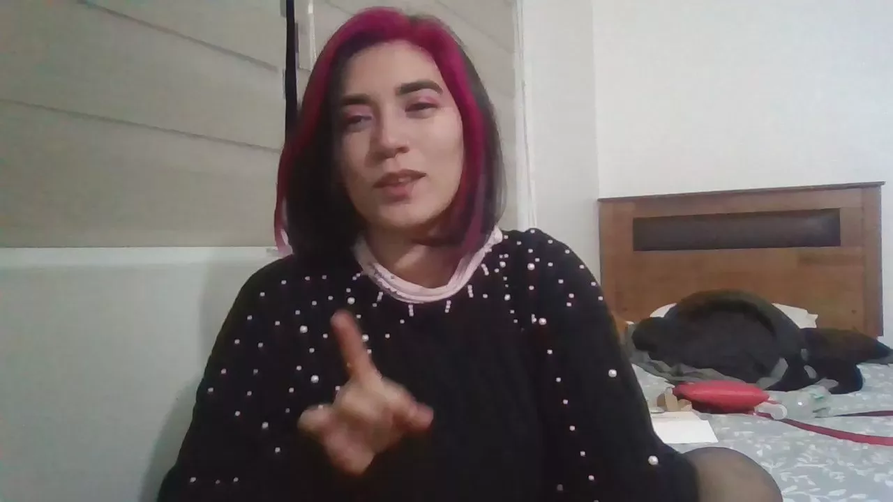 Madamepiaceri on Cam4 