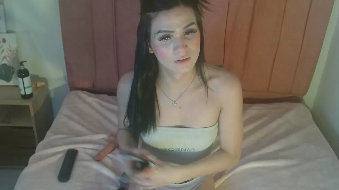 Offline maddiison303av on Cam4