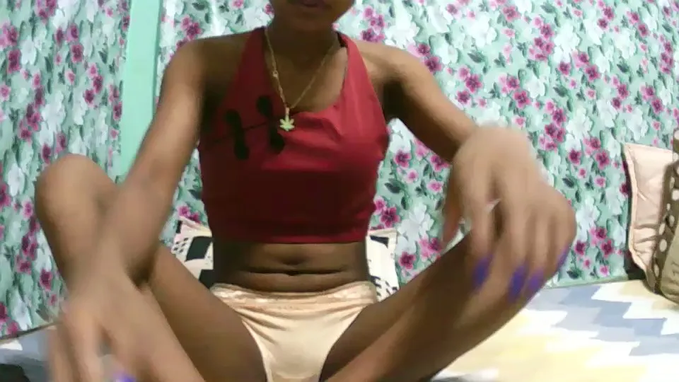 Offline Maddy05 on Cam4